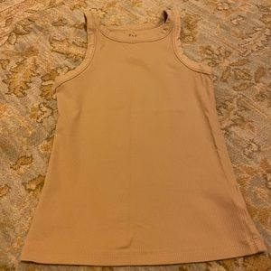 Gap ribbed halter tank